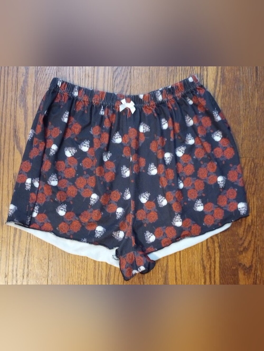 Romwe Black Sleep Shorts with Red Rose and White Skull Print, Size L